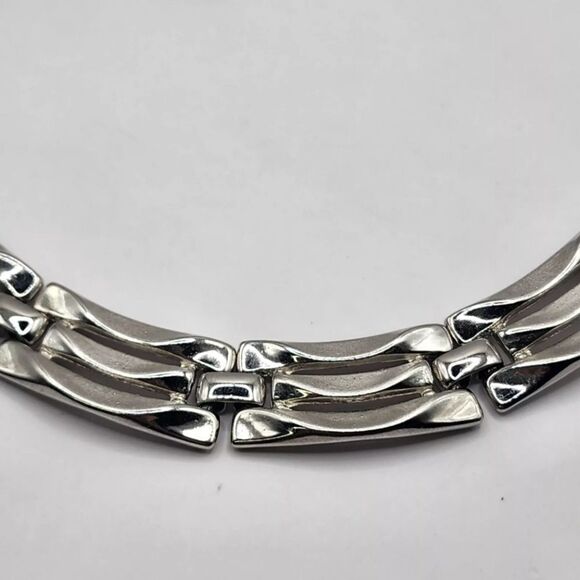 Vintage Trifari Rhodium Necklace Golden Gate 22" - Picture 6 of 9